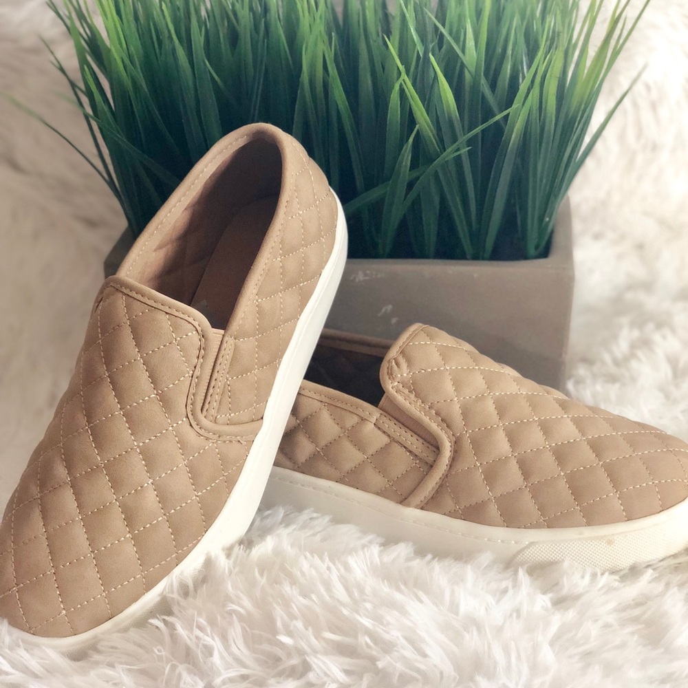 Slip On Shoes Quilted Sneakers - Picture 4 of 7